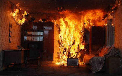 В окупованому Донецьку під час пожежі в квартирі згоріли 2 людини