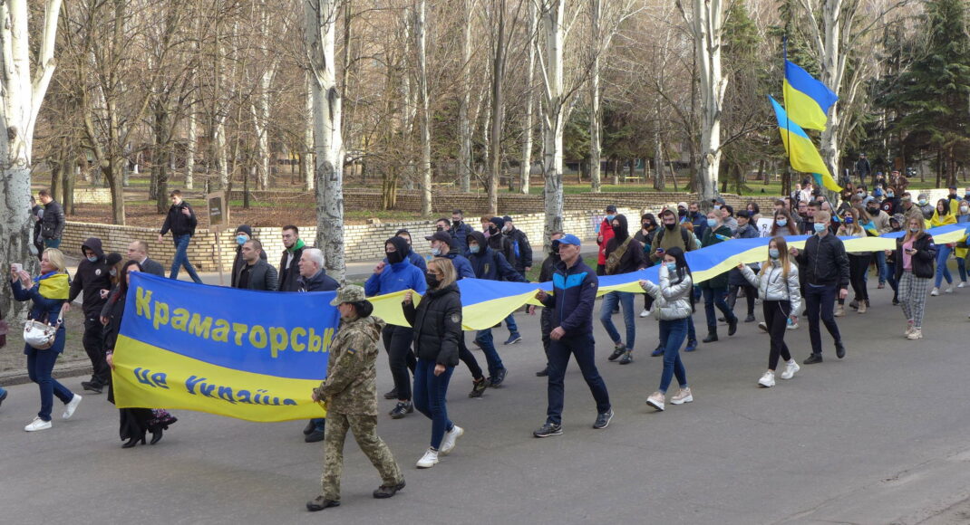 В Краматорске провели патриотическое шествие в поддержку территориальной целостности Украины. ФОТО