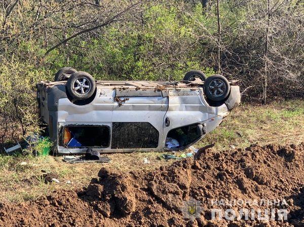 У Старобільську на Луганщині перекинувся автомобіль: 6 осіб отримали травми