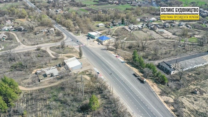 На Луганщині в селі Нижня Вільхова полагодили дорогу: фото