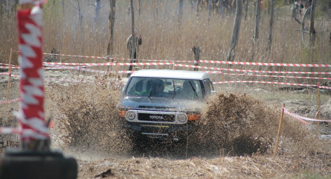 На Луганщине проходят гонки MUD Race. ФОТО