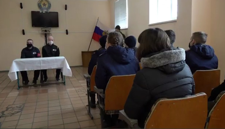 В оккупированном Луганске школьников отправили в тюрьму на экскурсию: фото
