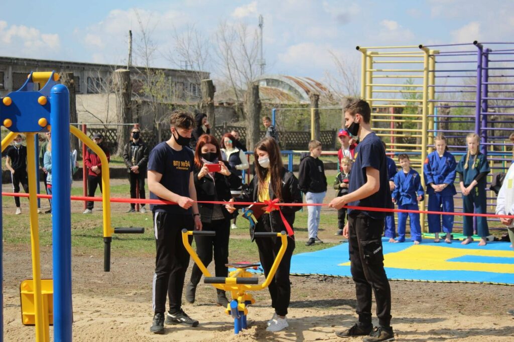 В Лисичанске открыли новую спортивную площадку