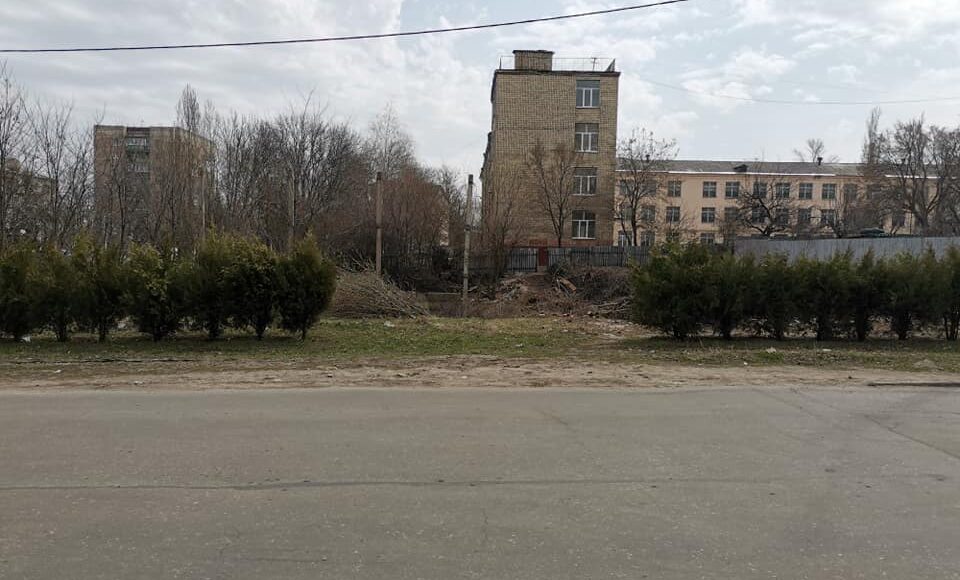 У центрі Лисичанська почалася ліквідація "зомбі-парку": фото