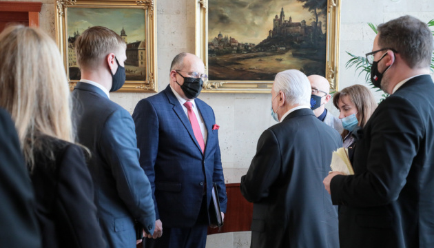 Глава МЗС Польщі обговорив ситуацію на сході України з Кравчуком і Резніковим