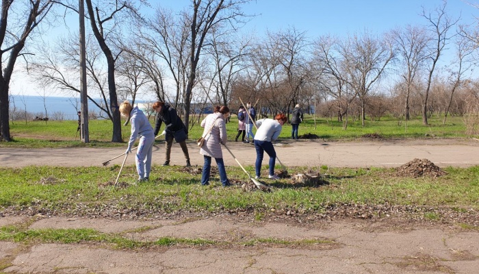 До прибирання територій в Маріуполі приєдналося понад 9 тисяч городян