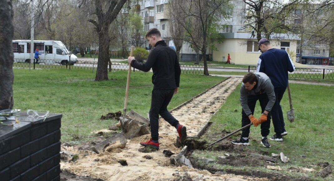 В Сєвєродонецьку почали встановлювати пам'ятник ліквідаторам аварії на ЧАЕС: фото