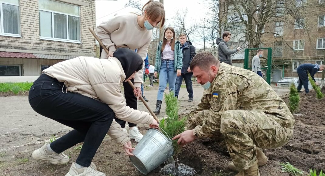 Цимікі продовжують надавати допомогу цивільному населенню в районі ООС