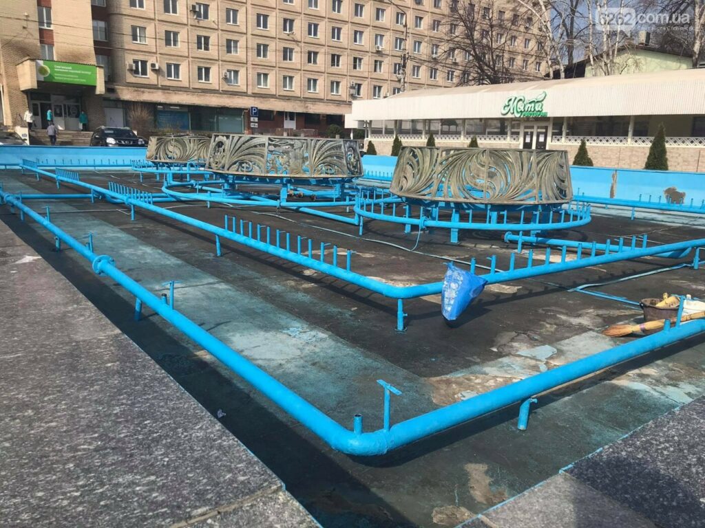 подготовка к открытию фонтана в Славянске