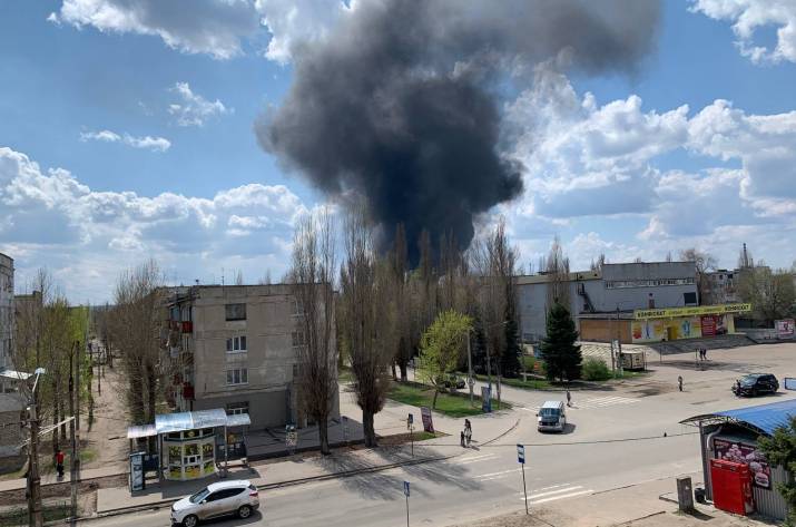 Під час пожежі у військовій частині на Луганщині постраждали три людини