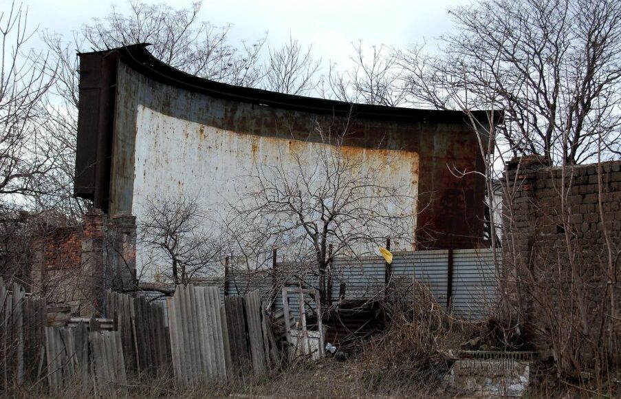 В Мариуполе ремонтируют старейший в городе кинотеатр