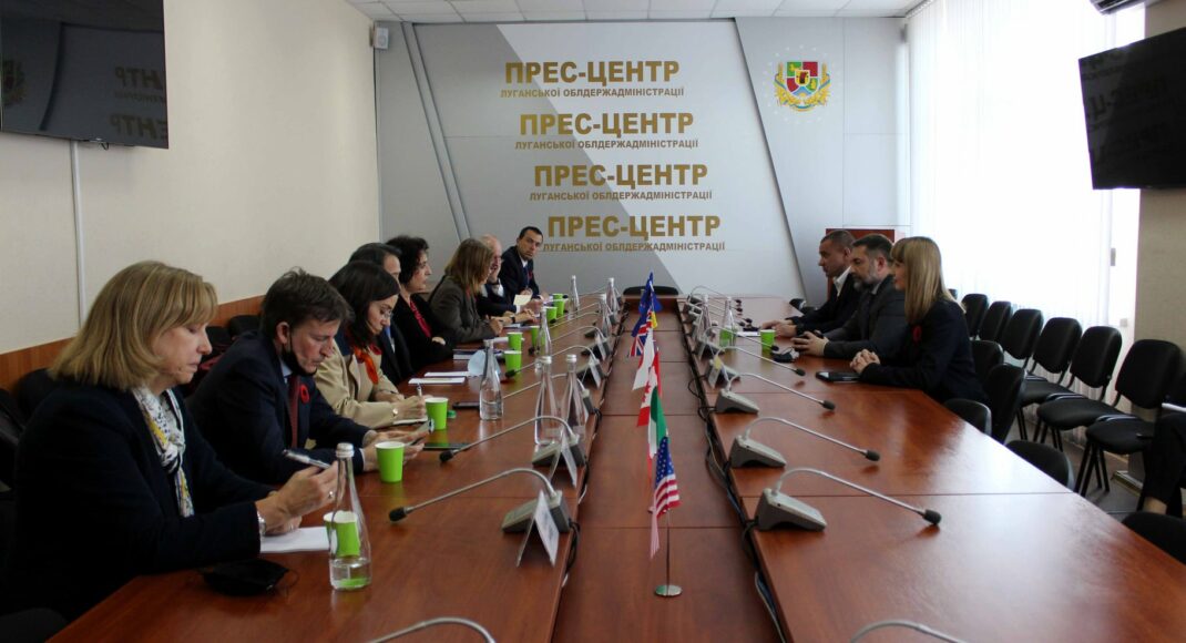 COVID-19, вибори та економіка: представники "G7" поцікавилися ситуацією на Луганщині