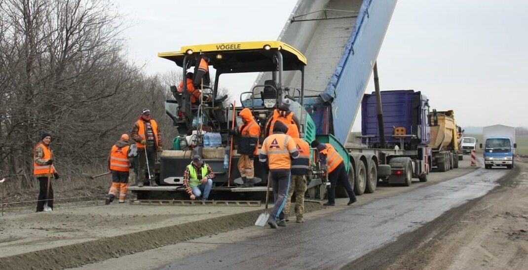 Ремонт дороги між Лисичанськом і Бахмутом планують завершити в червні