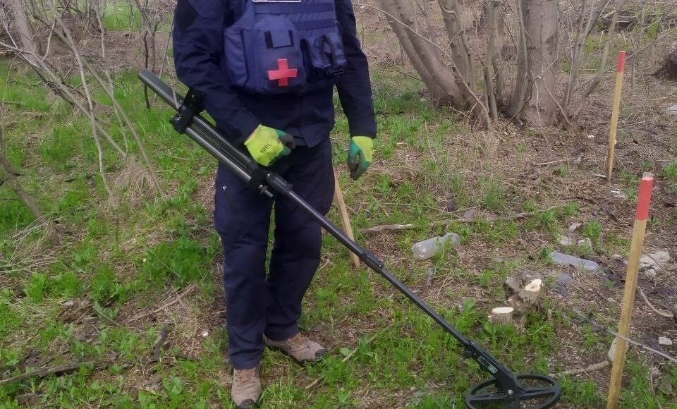 На Луганщині виявили 4 артилерійські снаряди та 7 гранат
