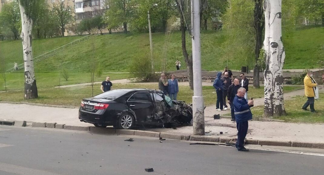 В Донецке ДТП на цирке: авто закрутило на дороге (фото)