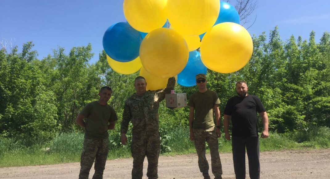 Волонтеры и украинские военные отправили по воздуху в ОРДО листовки с надписью "Донецк - это Украина" (фото)