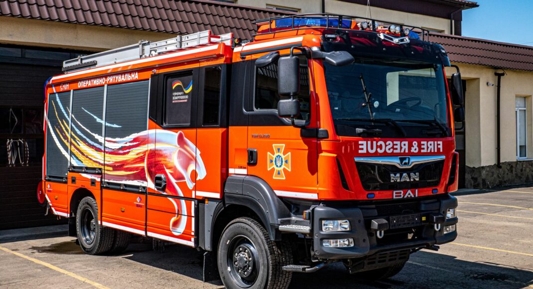 Рятувальники Донеччини отримали унікальну рятувальну машину від Німецького товариства (відео)