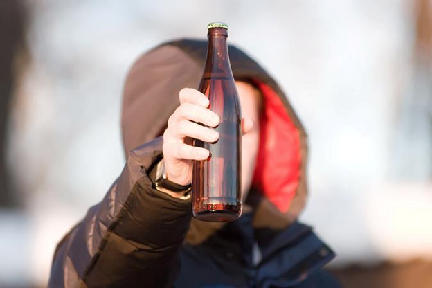 В Лиманской громаде двое подростков отравились алкоголем