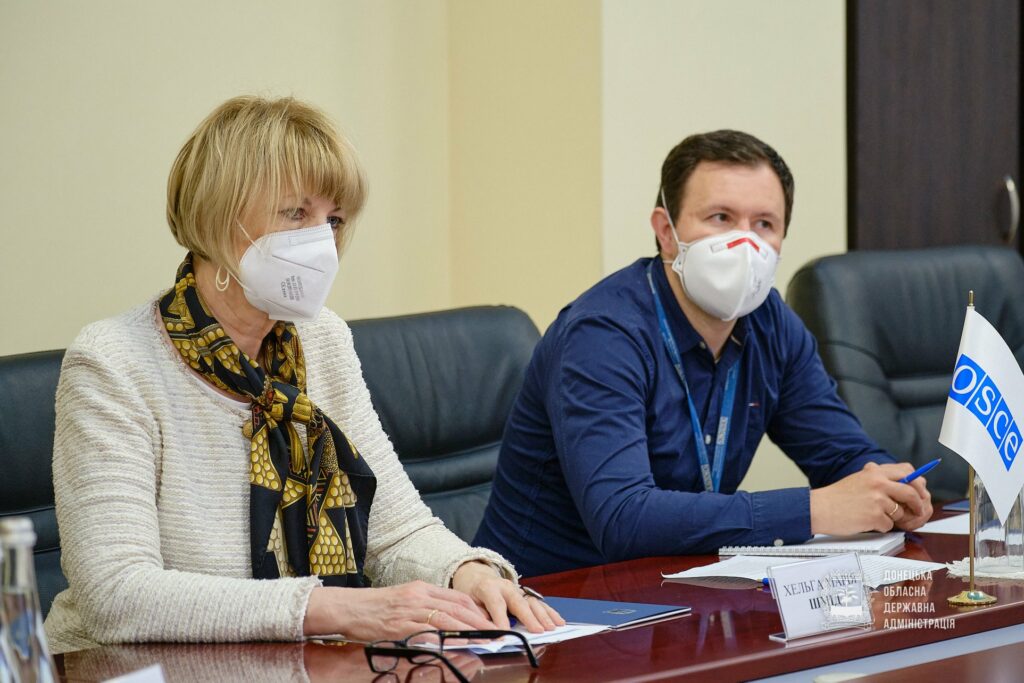 Вопросы безопасности и гуманитарной ситуации на Донбассе и работе КПВВ обсудили в ДонОГА с делегацией ОБСЕ