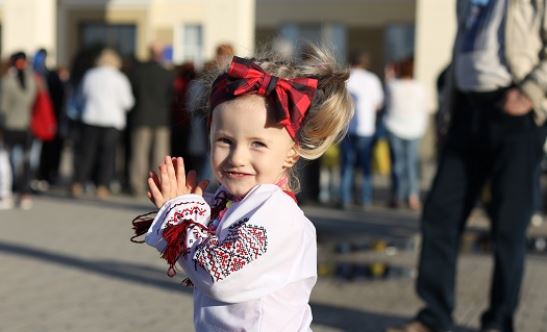 Святкова хода та концерт: в Сєвєродонецьку відзначили День вишиванки (фото)