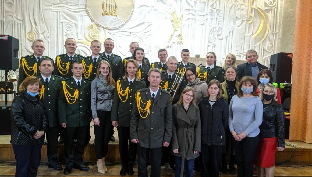 У Миколаївці під Слов'янськом провели концерт оркестру Національної гвардії України (фото)