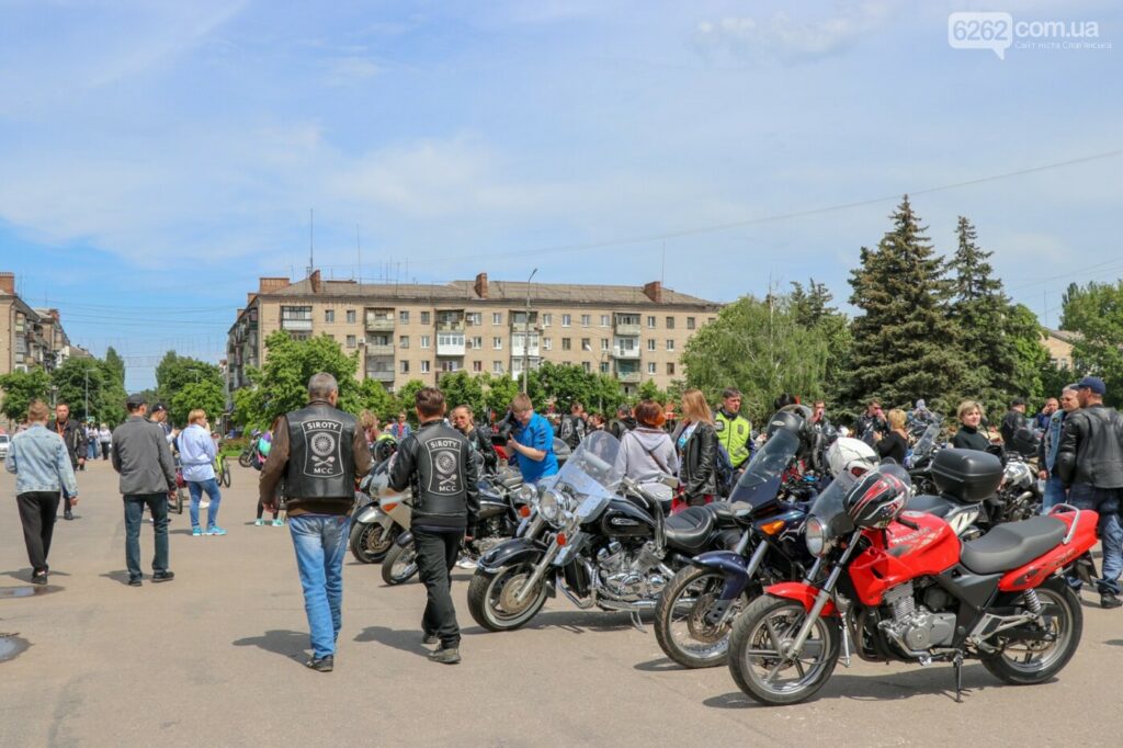 Байкеры со всей Украины собрались в Славянске: отметили День рождение славянского мотоклуба "Free Riders". Фото: 6262