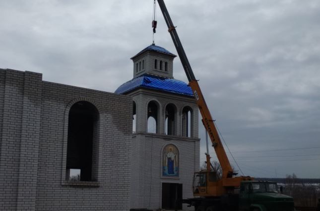 В Сватово продолжают строительство первого храма ПЦУ