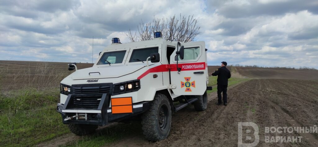 Под Славянском группа по поиску останков погибших бойцов обнаружила схрон боеприпасов. Фото: Восточного Варианта