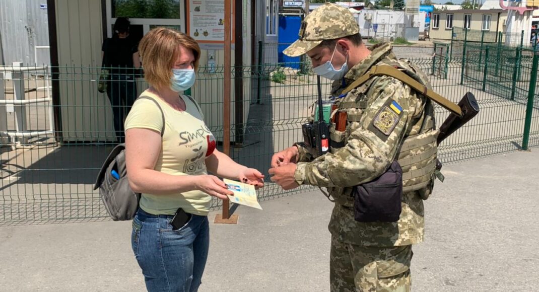 На Донбасі вчора пропускали через КПВВ "Станиця Луганська" і "Мар'їнка"