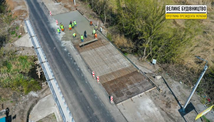 На Донетчине продолжают ремонт моста дороги Н-32: фото, видео