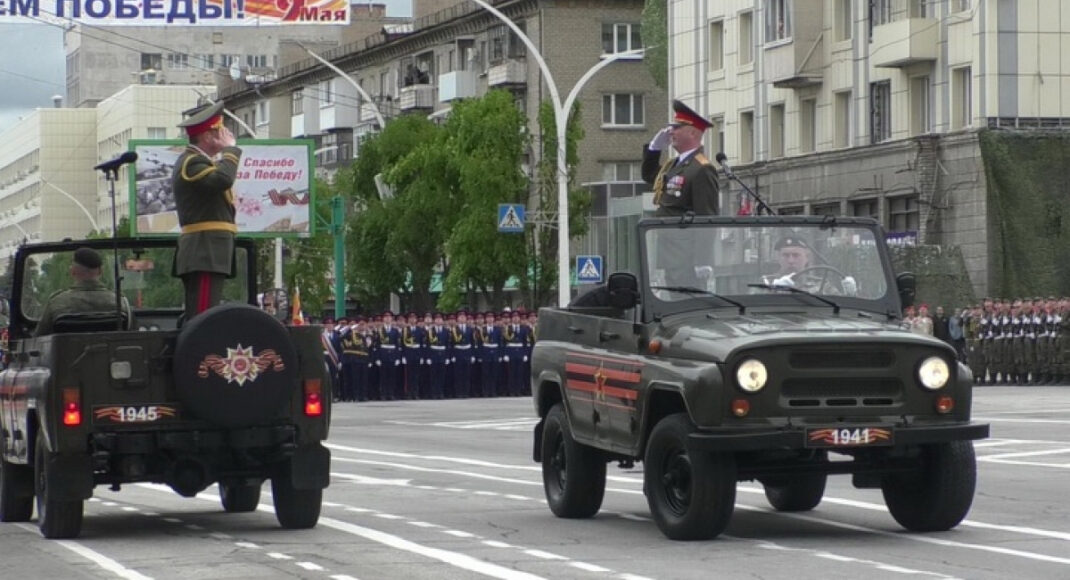 В окупованому Луганську бойовики провели військовий парад