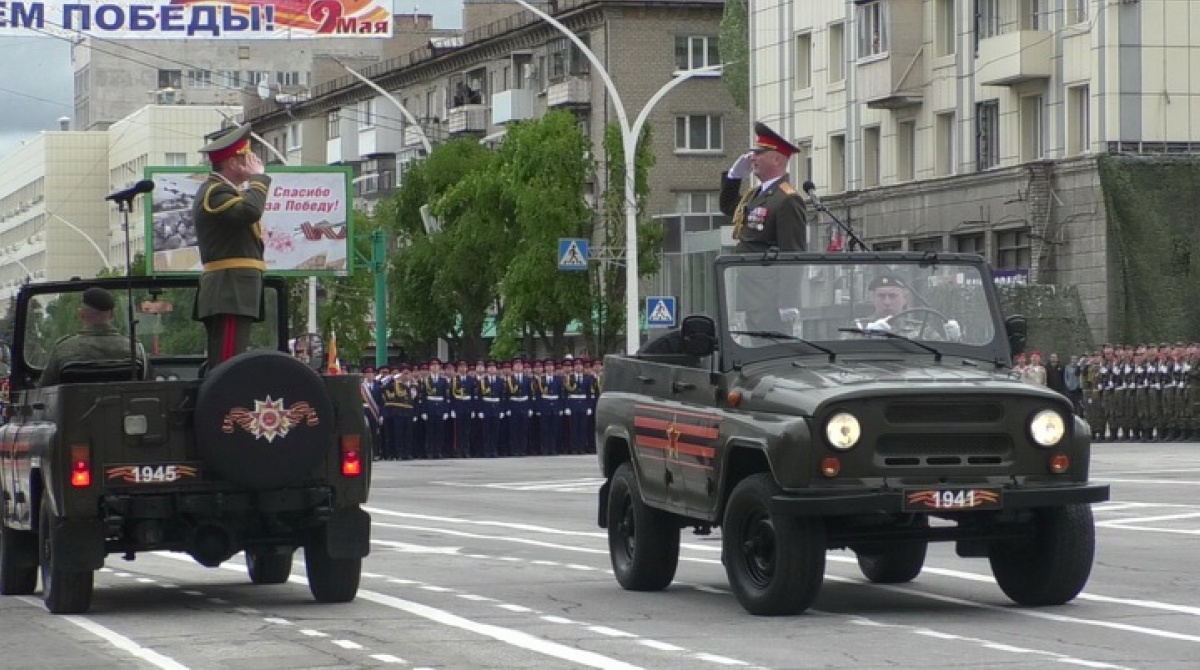 В оккупированном Луганске боевики провели военный парад – Східний Варіант