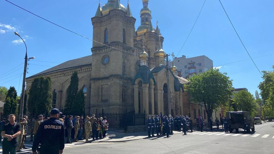 На Полтавщине прощаются с военным, который умер после ранения на Донбассе