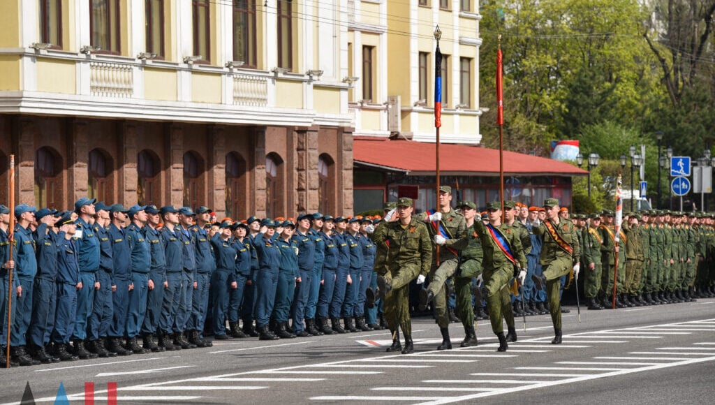 Группировка "ДНР" провела в Донецке репетицию военного парада к 9 мая