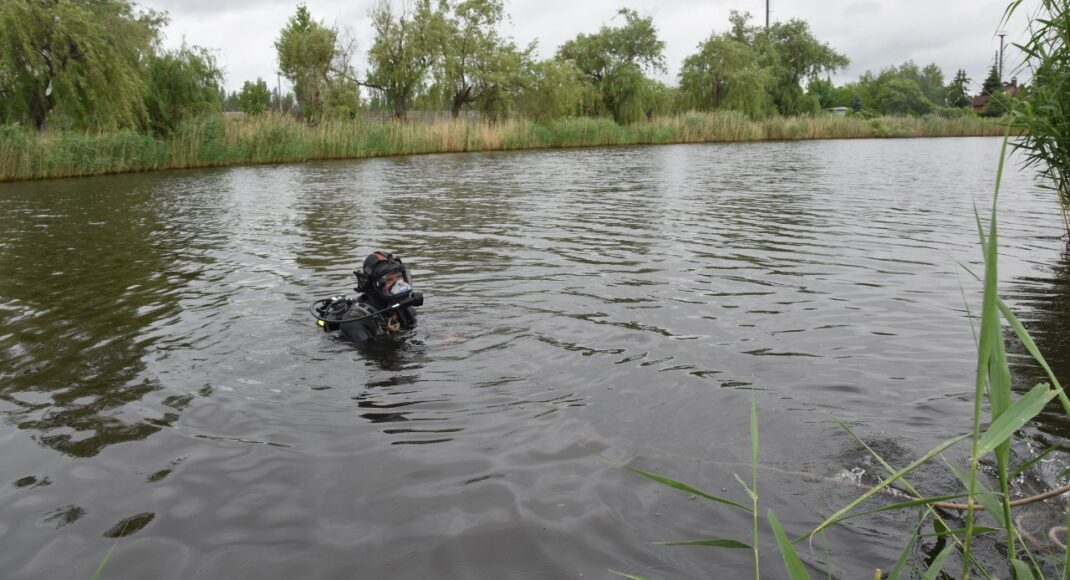 У Слов'янську знайшли вибухонебезпечні предмети в озері "Шовковичного": фото