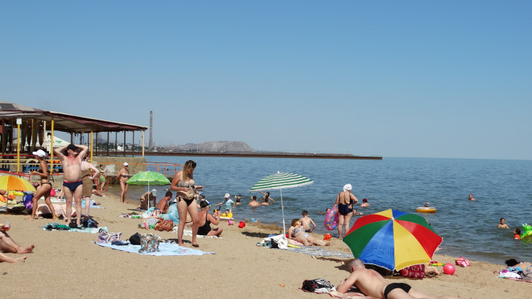 Жителів і гостей Маріуполя просять утриматися від відпочинку на морських пляжах