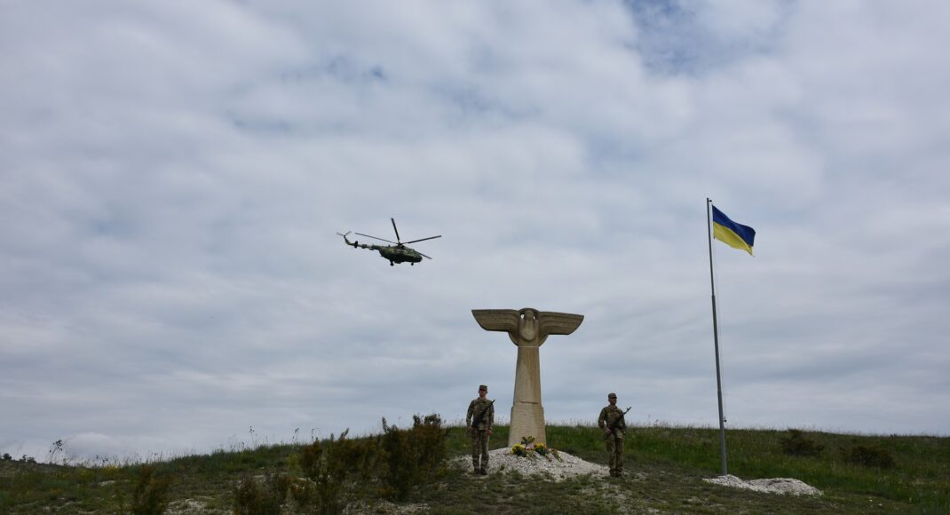 На Донеччині вшанували пам'ять льотчиків АН-30Б, загиблих у села Пришиб (фото)