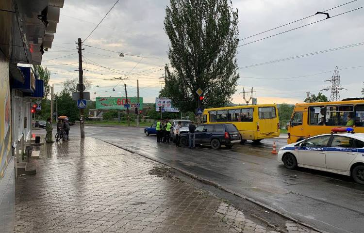 В оккупированном Донецке произошло лобовое столкновение двух автомобилей