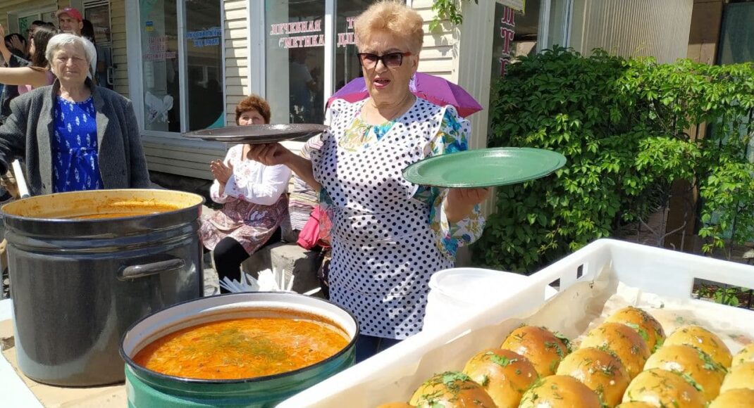 В Славянске провели фестиваль борща (фото)