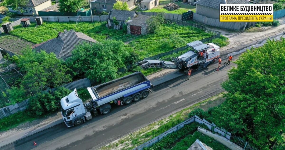 Ремонт машины во дворе