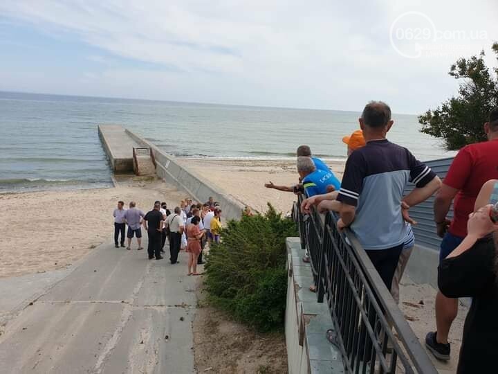 В Урзуфе митинговали за право на доступ жителей к морю: фото, видео