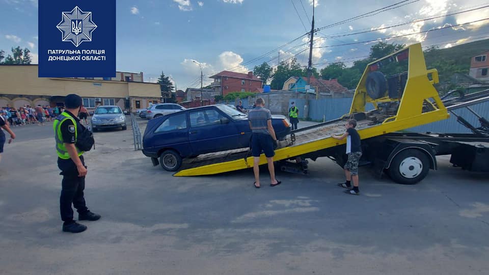 У Маріуполі поліція обмежила проїзд транспорту до пляжу Азовського моря