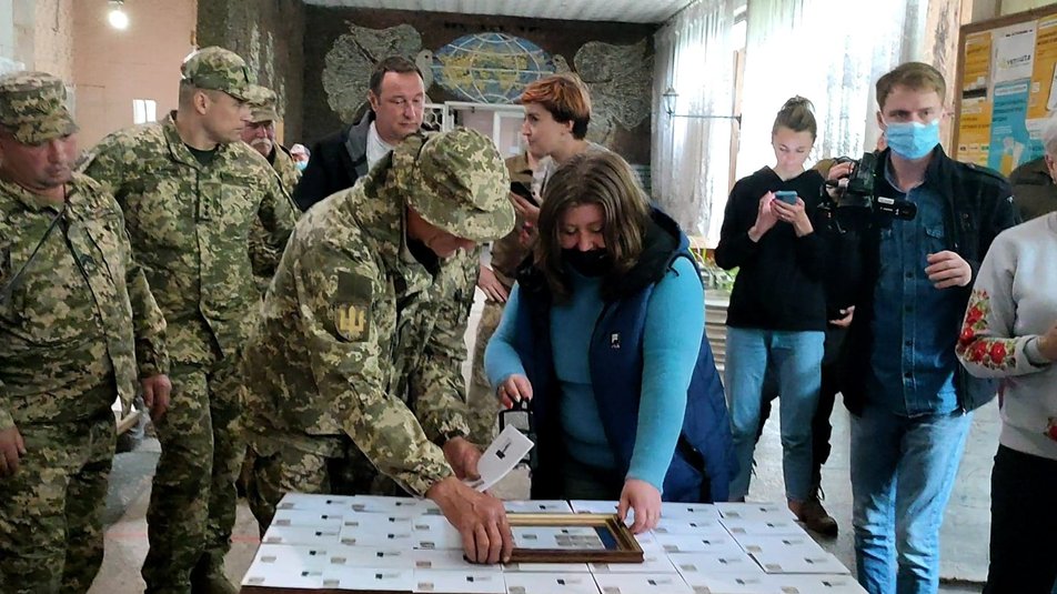 До річниці оборони Мар’їнки створили поштову марку