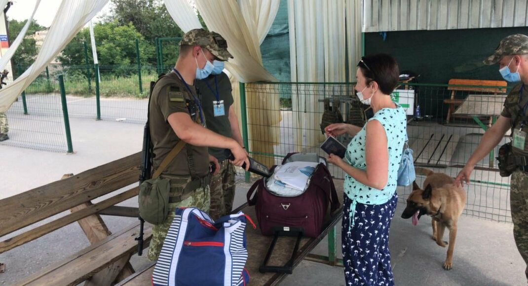 За неделю число пассажиров на КПВВ "Новотроицкое" увеличилось, а в Станице — уменьшилось