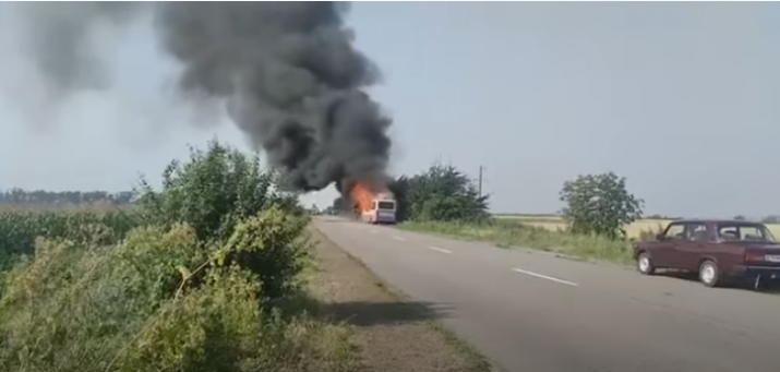 В ОРДО сгорел автобус Донецк-Новоазовск (видео)