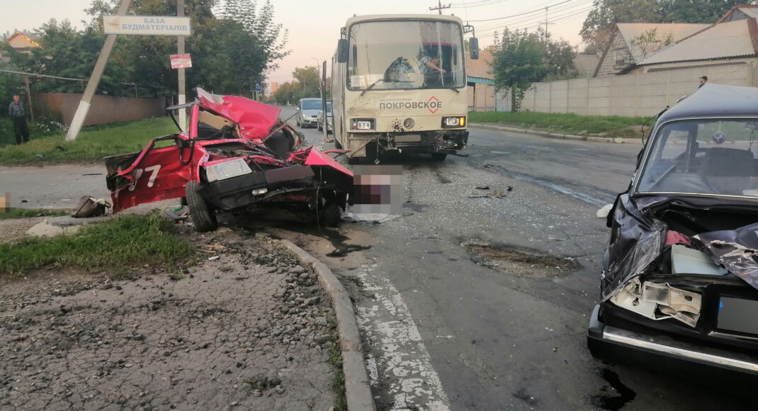 В Покровске произошло ДТП с автобусом и автомобилями: есть погибшие и пострадавшие