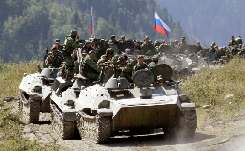 Россия продолжает стягивать войска к границам Украины, — CNN