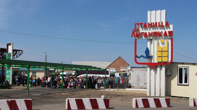Жители ОРДО рассказали, как выехать на подконтрольную территорию через КПВВ "Станица Луганская"
