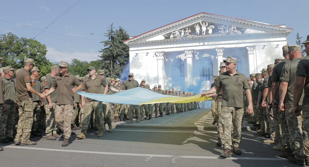 У Маріуполі розгорнули Державний прапор України довжиною у 128 метрів