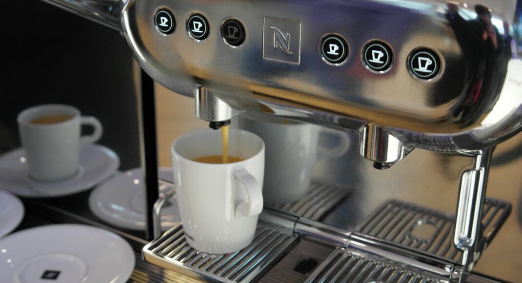 Швейное производство из Лисичанска и сеть кофеен из Северодонецка возобновят работу в Днепре